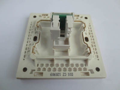 福田点开关正品 D1S 一款集美学与实用性于一体的86型网络电脑插座